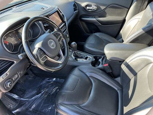 Used 2020 Jeep Cherokee Limited image 25