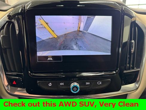 Used 2022 Chevrolet Traverse LT image 17