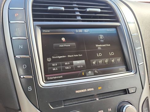 Used 2016 Lincoln MKX Reserve w/ Luxury Package image 19