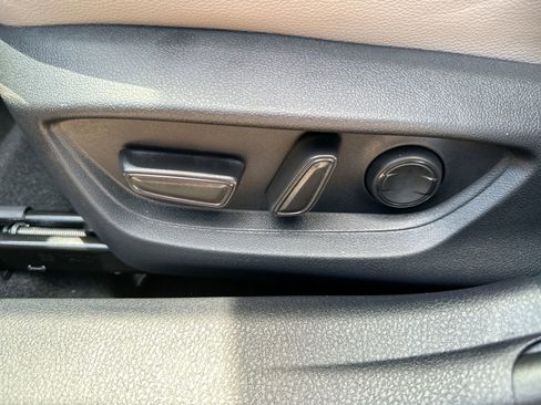 Used 2025 Toyota Camry SE image 12