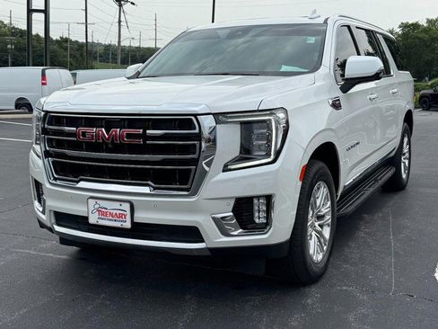 Used 2023 GMC Yukon XL SLT w/ SLT Premium Package AWD/4WD image 8