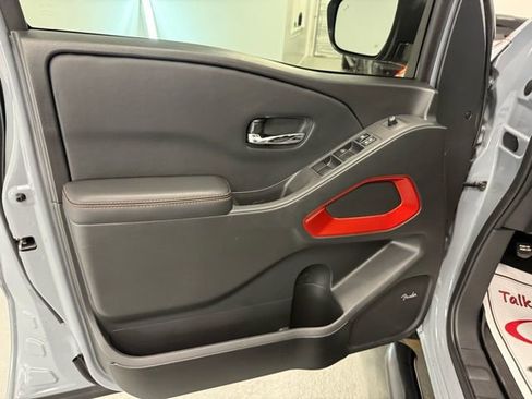 Used 2025 Nissan Frontier PRO-4X w/ Pro Convenience Package image 14