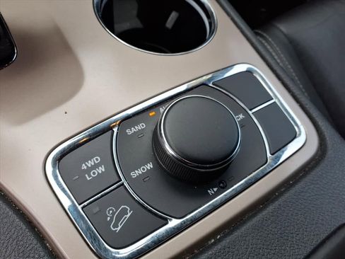 Used 2015 Jeep Grand Cherokee Limited AWD/4WD image 17