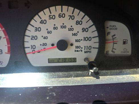 Used 2001 Toyota Tacoma w/ SR5 Package AWD/4WD image 17