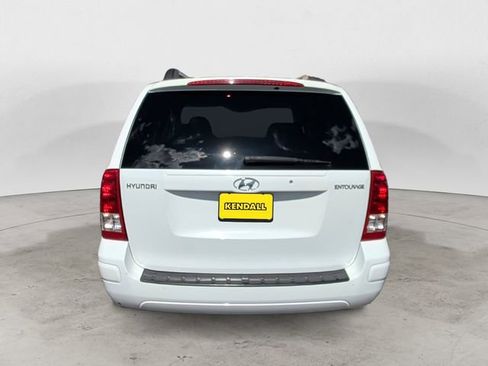 Used 2007 Hyundai Entourage GLS image 4