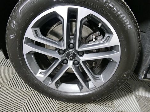 Certified 2025 Audi Q5 Premium w/ Convenience Package AWD/4WD image 9
