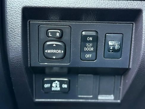 Used 2016 Toyota Tundra SR5 w/ TRD Off Road Package image 18