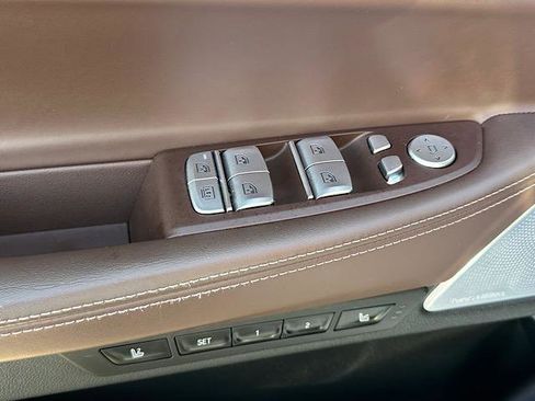 Certified 2022 BMW 740i xDrive w/ M Sport Package image 18