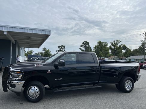 Used 2025 RAM 3500 Big Horn AWD/4WD image 4