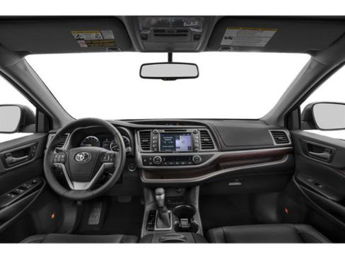 Used 2015 Toyota Highlander Plus FWD image 4