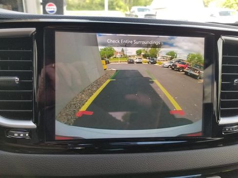 Used 2025 Chrysler Voyager LX FWD image 33