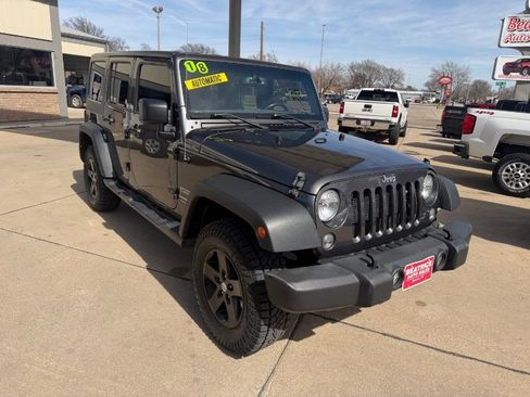 Used 2018 Jeep Wrangler Unlimited Sport S AWD/4WD image 21