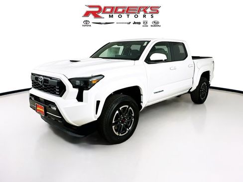 Certified 2025 Toyota Tacoma TRD Sport AWD/4WD image 3