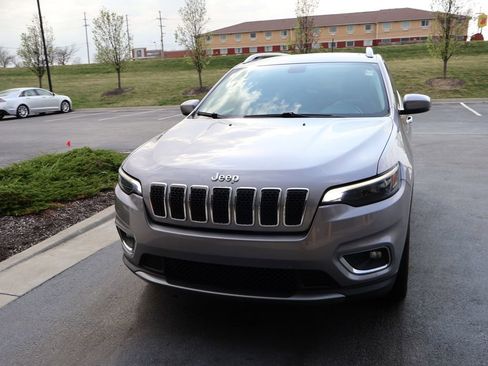 Used 2020 Jeep Cherokee Limited image 2