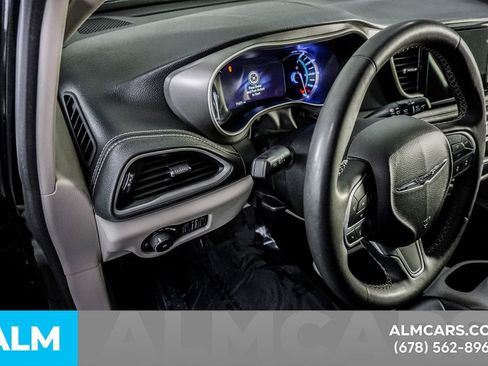 Used 2023 Chrysler Pacifica Touring-L FWD image 35