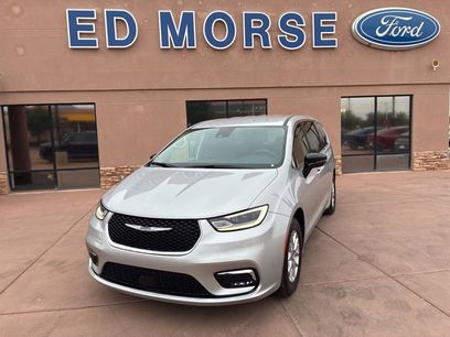 Used 2024 Chrysler Pacifica Touring-L