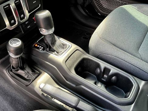 Used 2024 Jeep Wrangler Sport S image 15