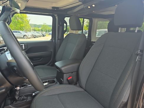 Used 2024 Jeep Wrangler Unlimited Sahara AWD/4WD image 14