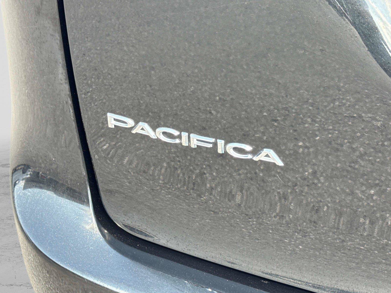 Certified 2024 Chrysler Pacifica Limited FWD image 10