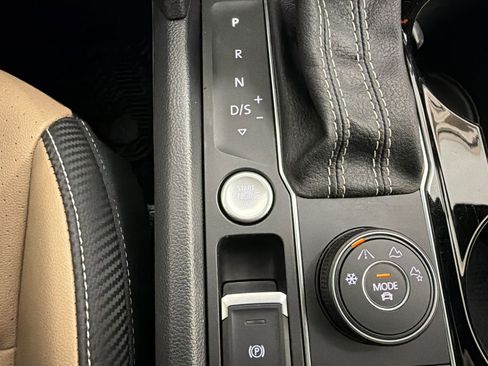 Used 2022 Volkswagen Atlas Cross Sport SEL R-Line image 21