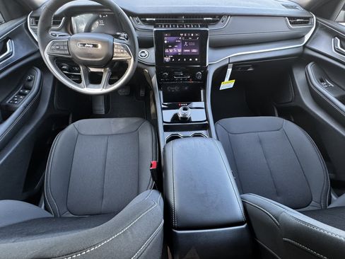 Used 2025 Jeep Grand Cherokee Laredo RWD image 25