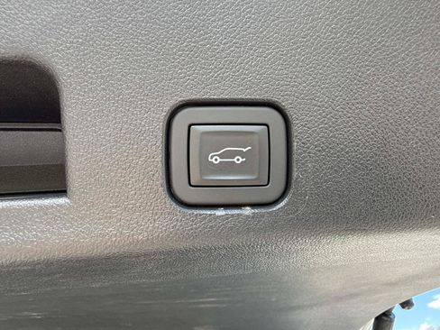 Used 2026 Chevrolet Traverse LT w/ Driver Confidence Package FWD image 32