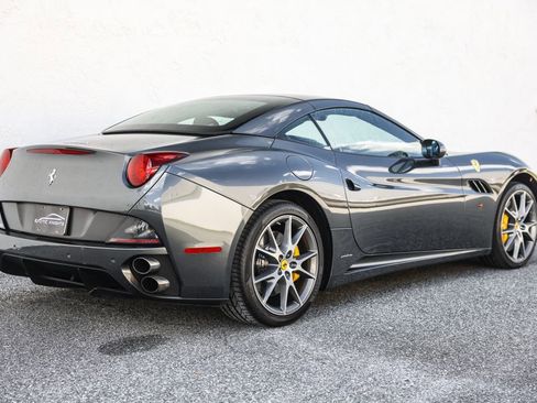 Used 2010 Ferrari California RWD image 6