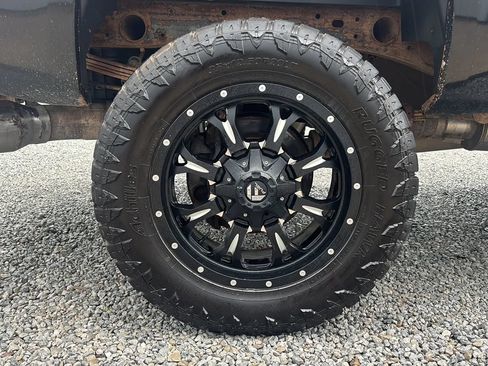 Used 2013 GMC Sierra 2500 Denali w/ Suspension Package, Off-Road AWD/4WD image 7