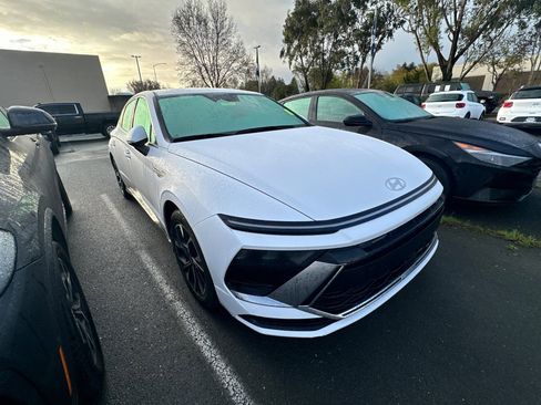 Used 2025 Hyundai Sonata SEL image 2