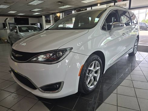 Used 2018 Chrysler Pacifica Limited image 1