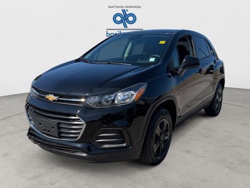 Used 2021 Chevrolet Trax LS AWD/4WD image 2