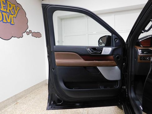 Used 2024 Lincoln Navigator L Reserve w/ Equipment Group 201A image 27