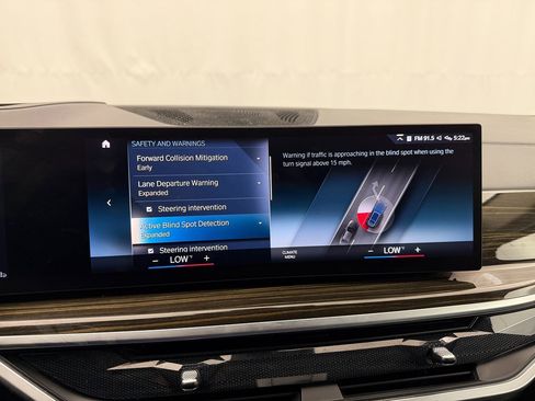 Used 2023 BMW X7 xDrive40i w/ Premium Package image 26