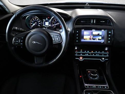 Used 2017 Jaguar XE Premium AWD/4WD image 22