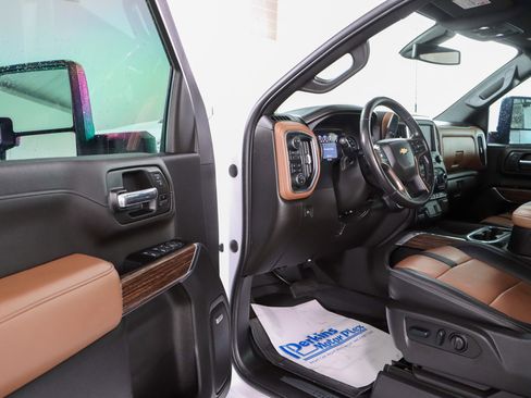 Used 2022 Chevrolet Silverado 2500 High Country w/ Safety Package II AWD/4WD image 3