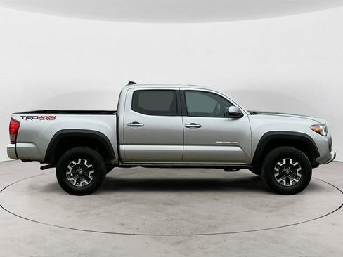 Used 2017 Toyota Tacoma TRD Off-Road w/ Tow Package (A/T) image 6