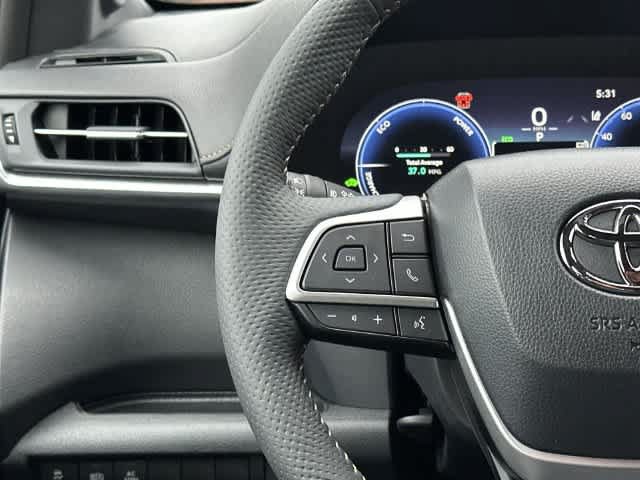 Used 2026 Toyota Sienna XLE Woodland Edition AWD/4WD image 9