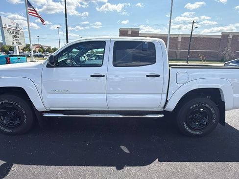 Used 2014 Toyota Tacoma PreRunner w/ SR5 Package RWD image 4