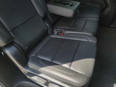 Used 2025 Chevrolet Suburban Z71 AWD/4WD image 12