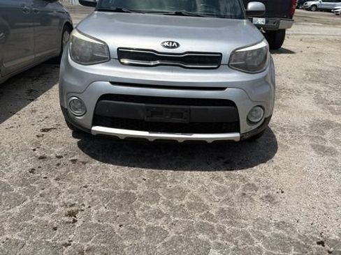 Used 2017 Kia Soul + FWD image 2