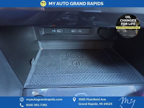 Used 2022 Volkswagen Tiguan SE image 35