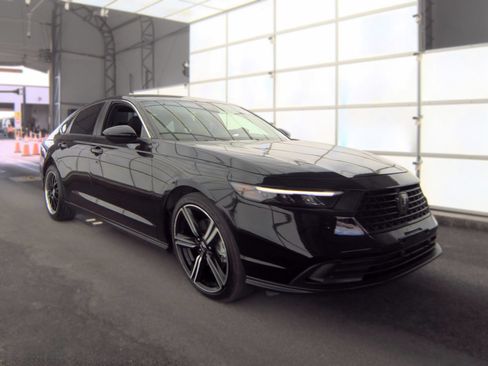 Used 2023 Honda Accord Sport image 2