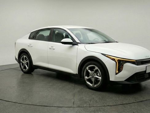 Used 2025 Kia K4 FWD image 1