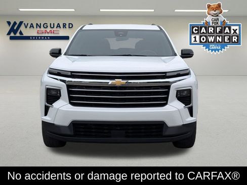 Used 2025 Chevrolet Traverse LT FWD image 2