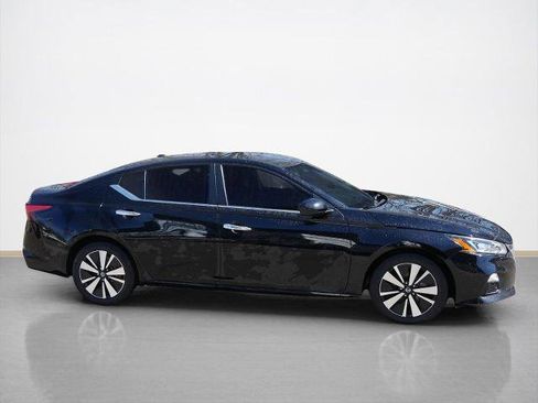 Certified 2022 Nissan Altima 2.5 SV FWD image 2