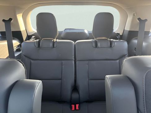 Used 2025 Ford Explorer Active w/ Active Comfort Package image 16