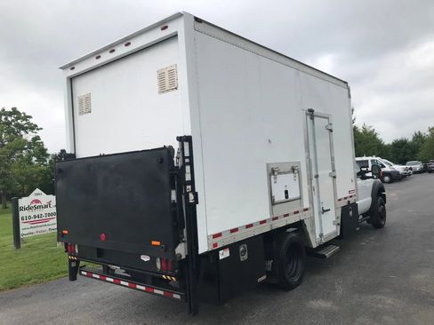 Used 2016 Ford F550 2WD Regular Cab Super Duty image 3