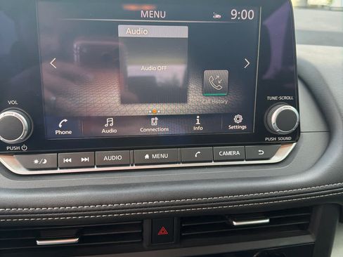 Used 2025 Nissan Rogue SV FWD image 19