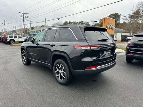 Used 2025 Jeep Grand Cherokee Limited image 5