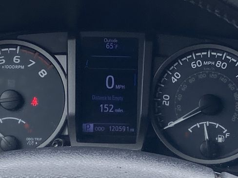 Used 2016 Toyota Tacoma TRD Sport w/ Premium & Technology Package AWD/4WD image 21